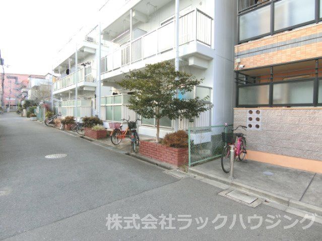 近くに施設あり