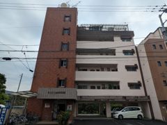 第8成田マンションの外観画像