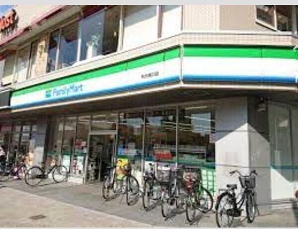 近くに施設あり