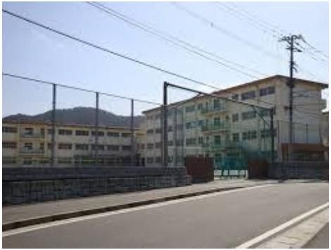 長尾小学校(350m)