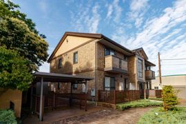 ロイヤルガーデン砺波Ⅱ Bの外観画像