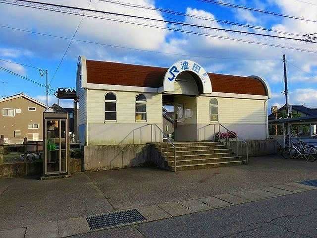 油田駅まで1200m