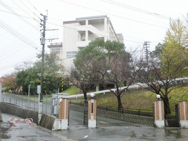 私立自由ケ丘高校(1470m)
