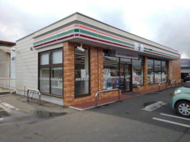 セブンイレブン戸倉内川店まで650m