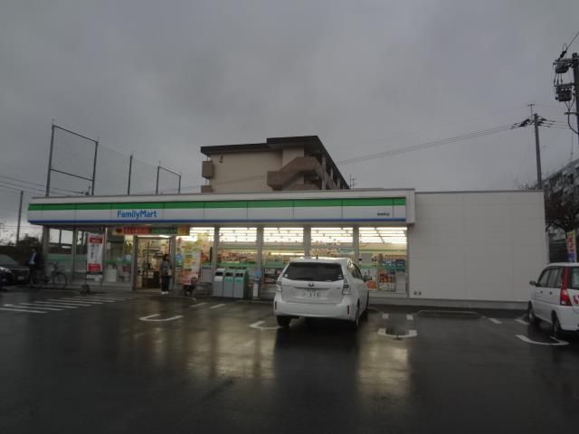 ファミリーマート/茶売町店 (493m)