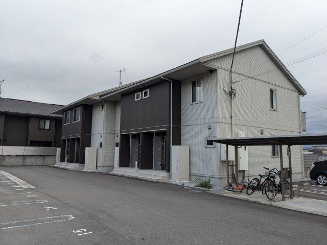 クレスタ B棟の外観画像