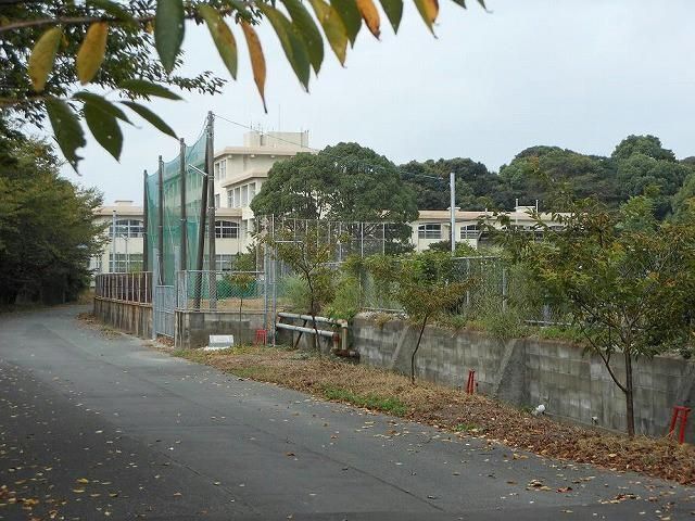 中間市立中間北中学校(1900m)