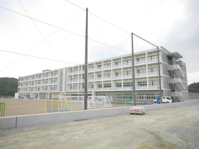 ひびきの小学校(1100m)