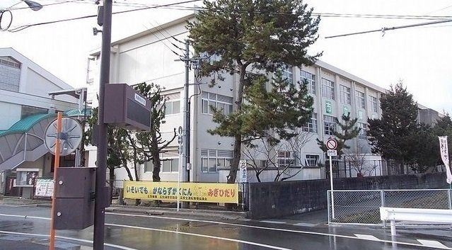 郷原小学校まで1200m