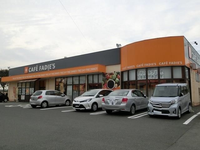 カフェファディ本城店(440m)