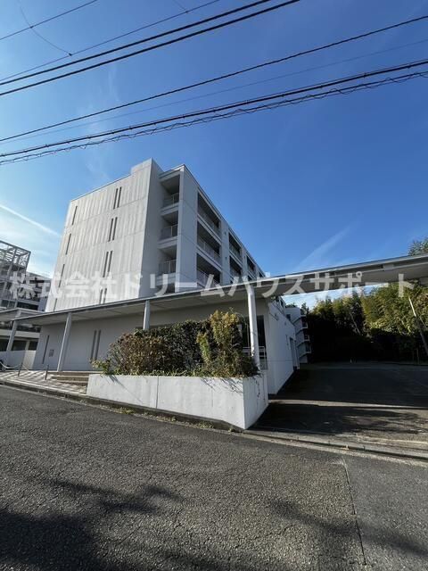ベルヴィ能見台B棟の外観画像