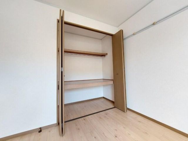 カーニバル本城店 (130m)