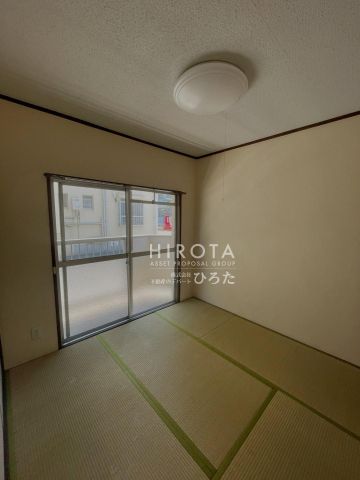 小倉日明三郵便局(680m)