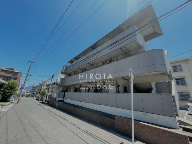 ファミリーマート小倉緑ヶ丘店(120m)