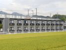 レオパレスパイン滝の下の外観