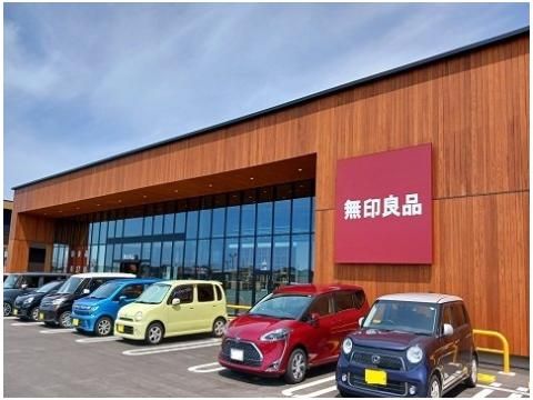 無印良品 富山大広田店まで2000m