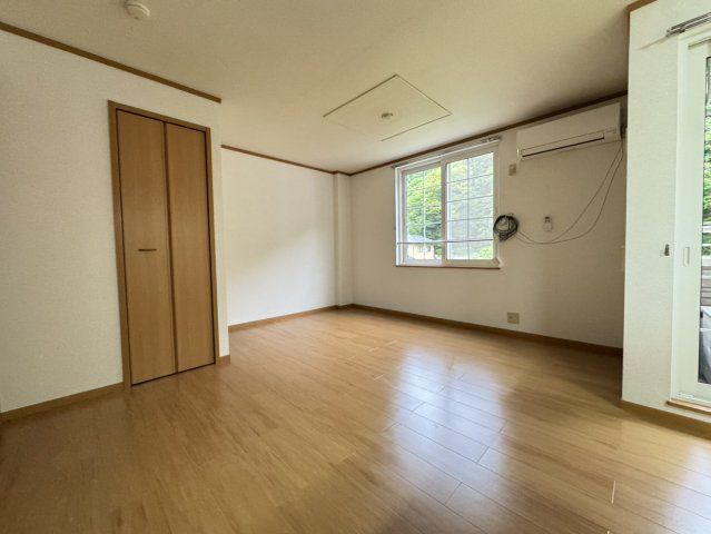 西友粟佐店まで1300m