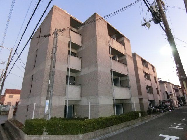 ラクゼコート摂南大学前の外観画像