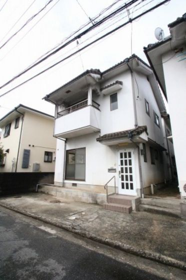西原8丁目貸家A棟の外観画像