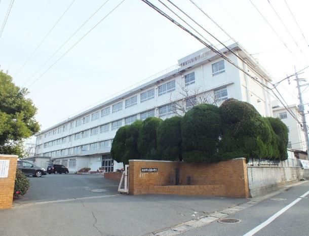 志徳中学校(890m)