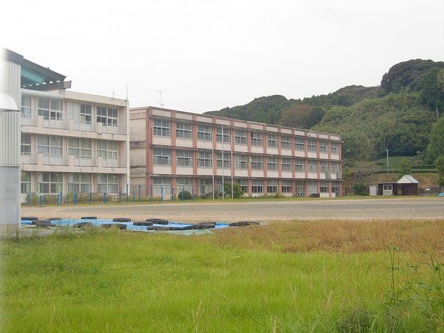 掛川市立土方小学校まで2500m