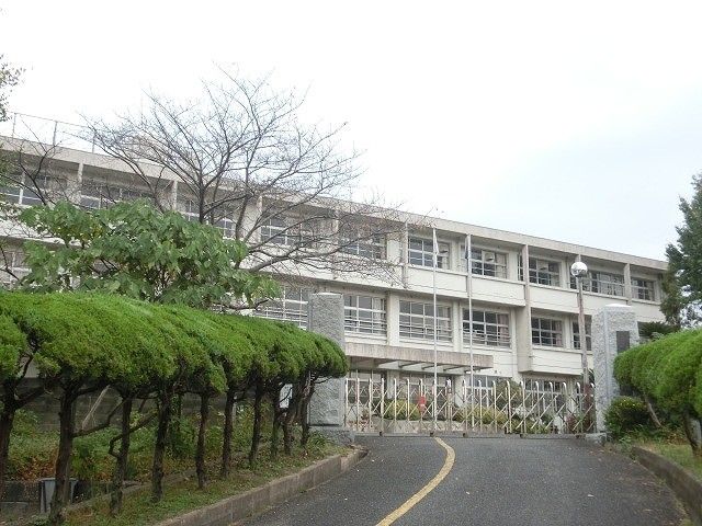 デイリーヤマザキ中泉工業団地店 (529m)