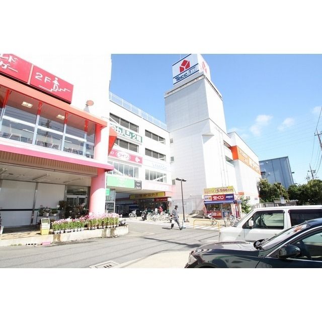 ホームセンター「ヤマダ電機、ダイクマまで710m」
