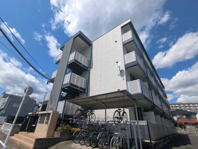 レオパレスYOSHIKOの外観画像