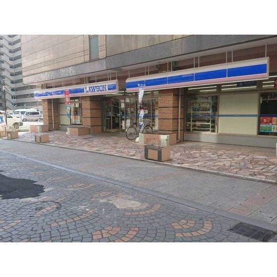 コンビニ「ローソン厚木一番街店まで84m」