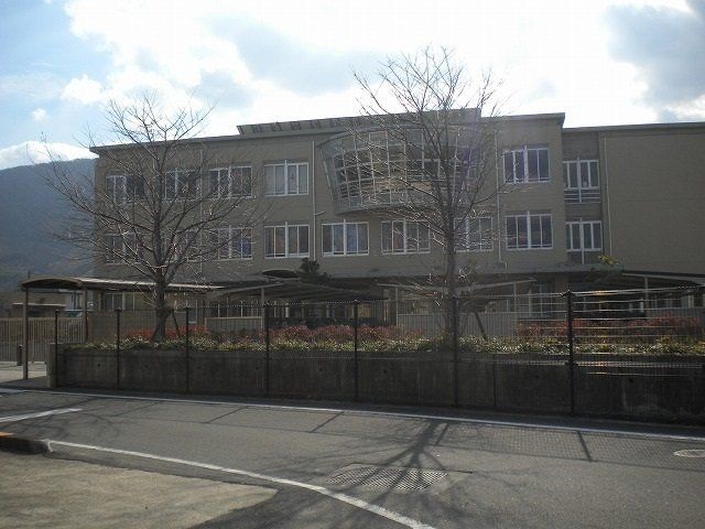 川島中学校まで1900m