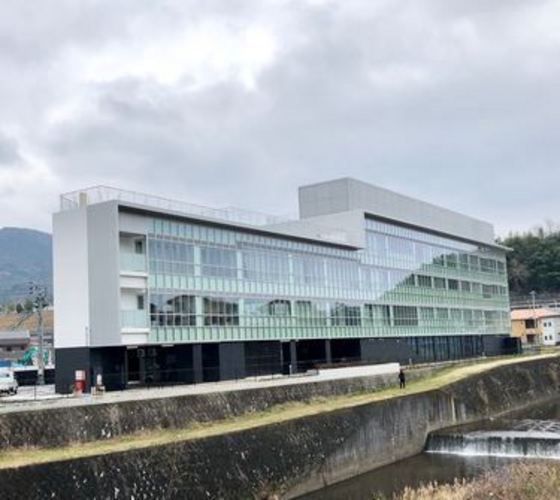 近くに施設あり