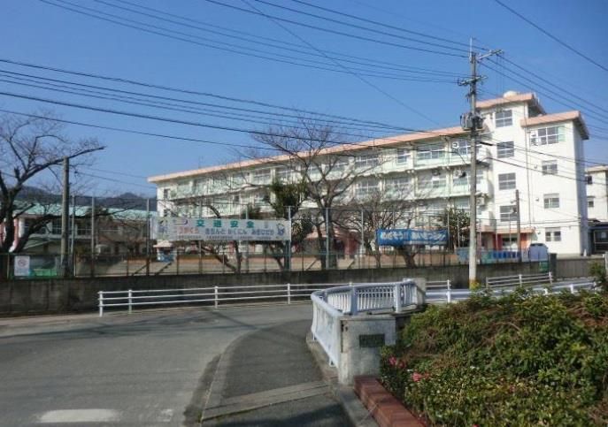 吉田小学校(200m)
