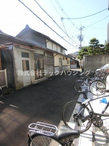 近くに施設あり