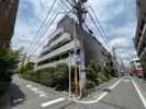J．リヴェール学芸大学の外観