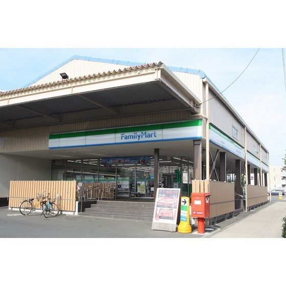 コンビニ「ファミリーマート 厚木岡田団地店まで400m」