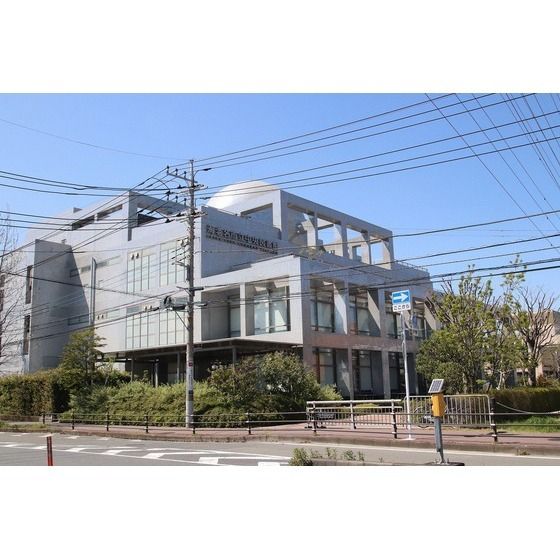 図書館「海老名市立中央図書館まで550m」