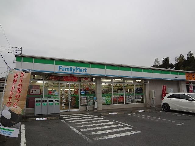 ファミリーマート直方感田店(390m)