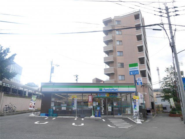 ファミリーマート北九大西店(330m)