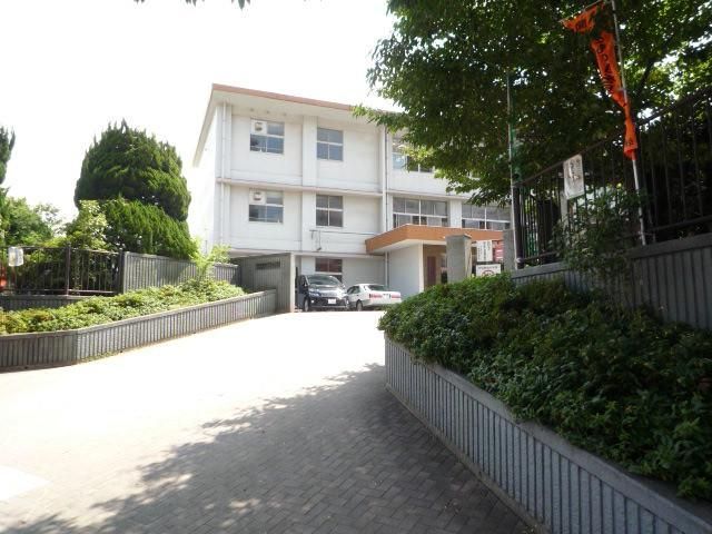 篠崎中学校(950m)