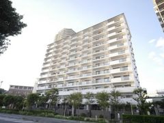 URウェルシティ横須賀ポートバレーヌ4番館の外観画像