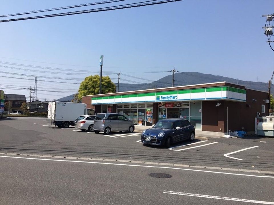 ファミリーマート小倉東インター前店(620m)