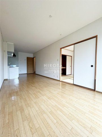 スーパー大栄／東折尾店 (642m)