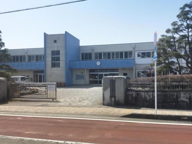 その他「御殿場市立高根小学校まで688m」