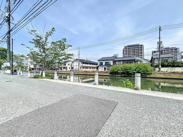 近くに施設あり