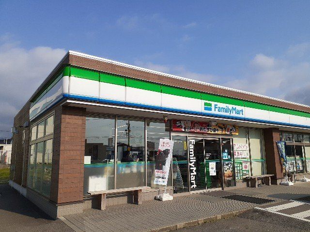 ファミリーマート上市駅前店まで1100m