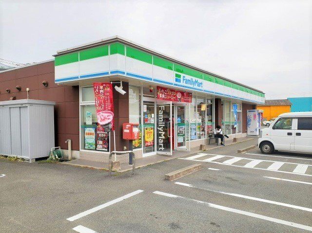 ファミリーマート玉名築地店まで850m