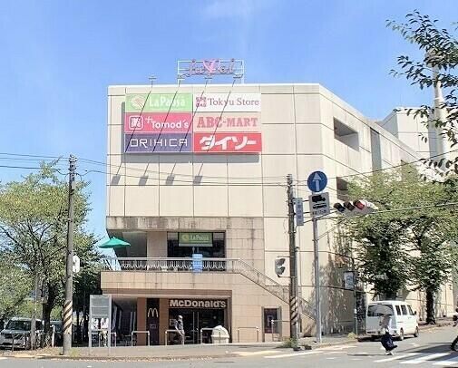 近くに施設あり