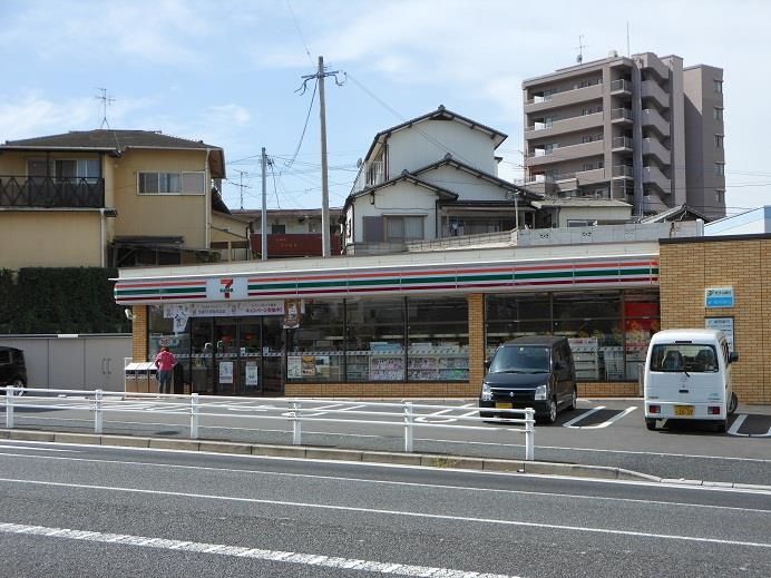セブン‐イレブン/八幡小鷺田店(481m)