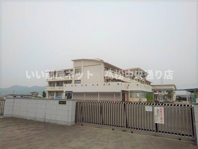 三豊市立下高瀬小学校まで1200m