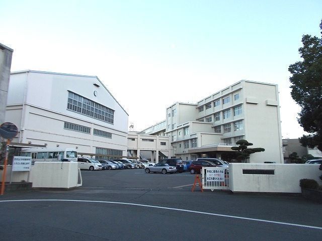 静岡西高校まで600m